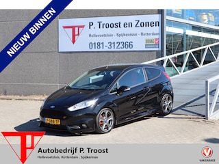 Ford Fiesta 1.6 ST2 Achteruitrijcamera/Stoelverwarming/Automatische airco/Recaro sportstoelen/Licht metalen velgen/Bluetooth
