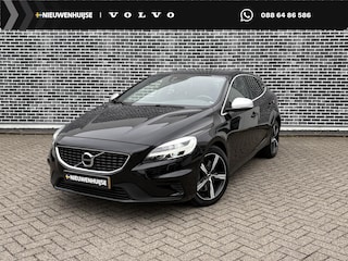 Volvo V40 1.5 T3 Nordic+ Sport | R-Design Exterieur | Lichtmetalen Velgen 17 inch | Navigatie | Parkeerverwarming | Stoelverwarming | Verwarmde Voorruit | Sportonderstel | LED Koplampen | Bluetooth