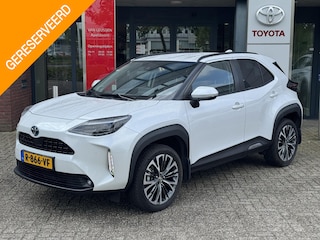 Toyota Yaris Cross 1.5 Hybrid EXECUTIVE TREKHAAK 4S-BANDEN STOELVERW BLIND SPOT PARK-SENSOREN 18'' LM-VELGEN JBL-AUDIO NAVI CLIMA AD-CRUISE APPLE/ANDROID NL-AUTO