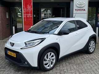 Toyota Aygo 1.0 VVT-i MT FIRST EDITION APPLE/ANDROID CAMERA CLIMA AD-CRUISE 17'' LM-VELGEN EL-RAMEN/SPIEGELS NL-AUTO 1E-EIG