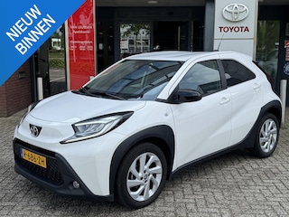 Toyota Aygo 1.0 VVT-i MT FIRST EDITION APPLE/ANDROID CAMERA CLIMA AD-CRUISE 17'' LM-VELGEN EL-RAMEN/SPIEGELS NL-AUTO 1E-EIG