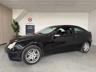 Mercedes-Benz C-klasse Sportcoupé 180 Airco, Automaat, LMV, Navigatie Inruilauto met APK tot 03-05-2027