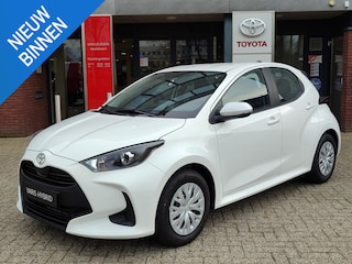 Toyota Yaris 1.5 Hybrid NIEUW VOORRAADVOORDEEL NU €23.900! NORMAAL €27.195! CAMERA CLIMA AD-CRUISE APPLE/ANDROID BLUETOOTH AD-CRUISE REGEN/LICHTSENSOR NIEUW!