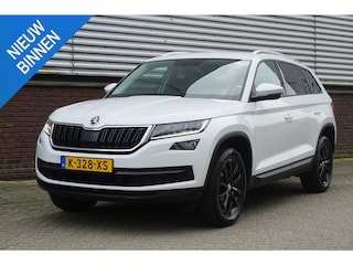 Skoda Kodiaq 1.5 TSI/Wegklapbare trekhaak/Camera/Leer-Stof/ Moon white metallic.