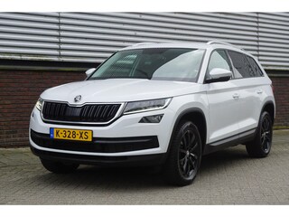 Skoda Kodiaq 1.5 TSI/Wegklapbare trekhaak/Camera/Leer-Stof/ Moon white metallic.