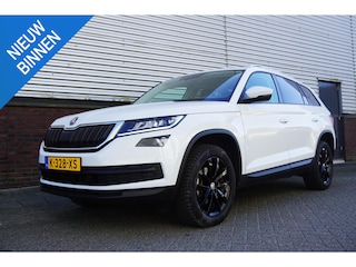 Skoda Kodiaq 1.5 TSI/Wegklapbare trekhaak/Camera/Leer-Stof/ Moon white metallic.
