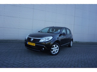 Dacia Sandero 1.2 Lauréate Airco / Elektr. ramen / Trekhaak / NAP / NIEUWE APK!