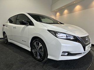 Nissan Leaf Tekna 40 kWh Leer | Navigatie | LED | Trekhaak | SOH 86,1% dak zwart