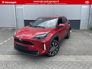 Toyota Yaris Cross 1.5 Hybrid Dynamic incl Comfort pack, Parkeersensoren, Dode hoek detectie, stuur/stoel en voorruit verwarming enz.