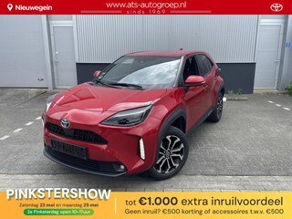 Toyota Yaris Cross 1.5 Hybrid Dynamic incl Comfort pack, Parkeersensoren, Dode hoek detectie, stuur/stoel en voorruit verwarming enz.