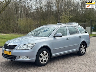 Skoda Octavia Combi 1.2 TSI Elegance/AIRCO/CRUISE/NAVI/PARKEERSENS VOOR-ACHTER/TREKHAAK