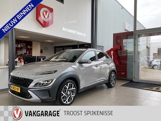 Hyundai Kona 1.6 GDI HEV Premium,Automaat,Digitaaldasbord,Head-Up Display,Keyless,Climate&Cruiscontrol Adaptief,Spraakbediening,Trekhaak,Navigatie,Achteruitrijcamera,Stoelen Elektrischbedienbaar,Stoel &Stuurverwarming,Krell Premium,Tel Lader,18 Inch Lmv
