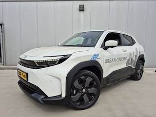 Toyota Urban Cruiser Executive 61 kWh Automaat | JBL | Navigatie | Stoel/stuur verwarming | Panoramadak | Dodehoek detector |  Apple Carplay/Android Auto |