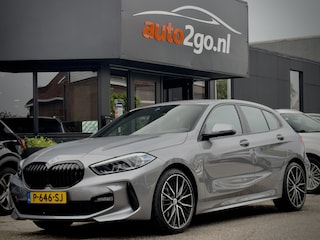 BMW 120i 2.0 AUT7 M-SPORT 179PK PANODAK LEDER NAVI DIGI-DASH APPLLE-CARPLAY LED LMV PDC