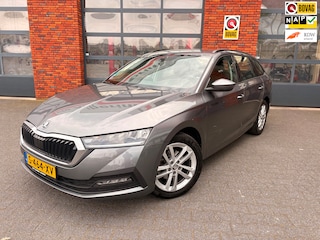 Skoda Octavia Combi 1.5 e-TSI 150PK Business Edition | Trekhaak | Apple Carplay |