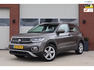 Volkswagen T-Cross 1.0 TSI Style Automaat - Trekhaak - Virtual cockpit - Led - Stoelverwarming - Climate - Carplay - Half leder