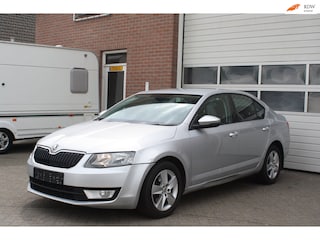 Skoda Octavia 1.6 TDI Greenline Ambition right hand drive. airco, licht metalen velgen, elektrische ramen