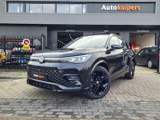 Volkswagen Tiguan 1.5 eHybrid R-Line Edition | Black Style | PHEV | Met o.a. Harman Kardon en elektrisch uitklapbare trekhaak!