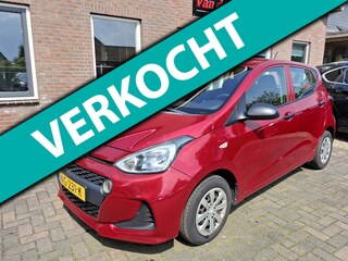 Hyundai i10 1.0i i-Motion. Zeer netjes en goed onderhouden. O.a. airco, elek.ramen, centr. deurverg etc. Prijs inclusief garantie.