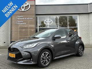 Toyota Yaris 1.5 HYBRID FIRST EDITION AFN-TREKHAAK NAVI APPLE/ANDROID  16" LM-VELGEN ALL SEASONS CLIMA AD-CRUISE NL-AUTO 1E-EIG