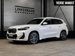 BMW X1 sDrive20i | M Sport | Leder | HUD | 20 inch | NL Auto |