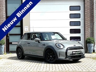 Mini Mini 1.5 Classic Plus & Trim Black Pack | Airco | Apple CarPlay | Navigatie | Sport Int | 17" Black Spoke Velgen / Park Sensors / 1e Eigenaar!