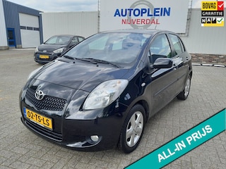 Toyota Yaris 1.3 VVTi Luna complete nieuw in Nederland geleverde yaris met een mooie km stand!
