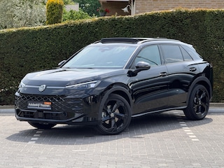 Volkswagen T-Roc 1.5 eTsi R-Line Trekhaak | Pano | 20"