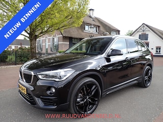 BMW X1 sDrive20i / HEAD-UP / SPORTLEER / 20" INCH /  CAMERA