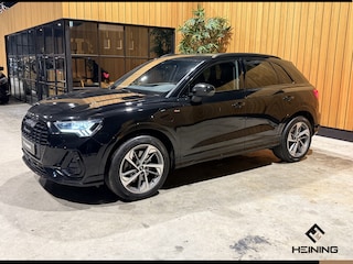Audi Q3 45 TFSI e S edition Black edition. Trekhaak. Navi. 19 inch. Camera.