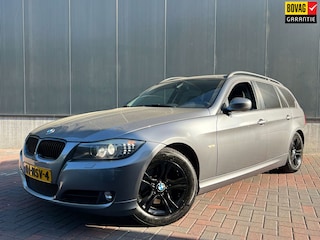 BMW 3-serie Touring 318i Business Line * Navi * Cruise * Climate * Leer * Trekhaak *