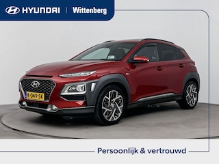 Hyundai Kona 1.6 GDI HEV PREMIUM SKY | TREKHAAK | OPEN DAK | LEDER | NAVI | CLIMA | CRUISE ADAPT. | CAMERA | 18'' LM VELGEN | APPLE CAR PLAY & ANDROID AUTO | STOEL- & STUURVERWARMING | LAGE KMSTAND! |