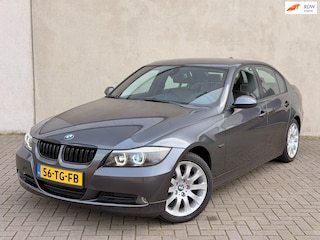 BMW 320i Ori NL NAP Leder Stoelverw Trekhaak AllSeason 17''