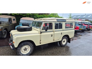 Land Rover Defender 3.5 110" Stationwag. (Stage One)