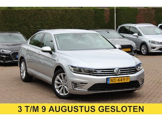 Volkswagen Passat 1.4 TSI GTE Connected Series / Trekhaak / CarPlay / Navigatie / Parkeerhlp V+A / 17'' / DAB / Cruise Control