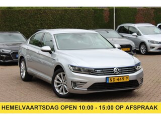 Volkswagen Passat 1.4 TSI GTE Connected Series / Trekhaak / CarPlay / Navigatie / Parkeerhlp V+A / 17'' / DAB / Cruise Control