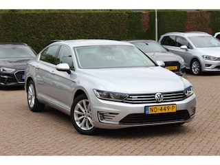Volkswagen Passat 1.4 TSI GTE Connected Series / Trekhaak / CarPlay / Navigatie / Parkeerhlp V+A / 17'' / DAB / Cruise Control