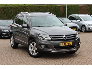 Volkswagen Tiguan 2.0 TSI Sport&Style 4Motion / Trekhaak / Android Auto / Parkeerhulp V+A / 17'' / Xenon / DAB / Navigatie / Stoelverwarming / Cruise Control