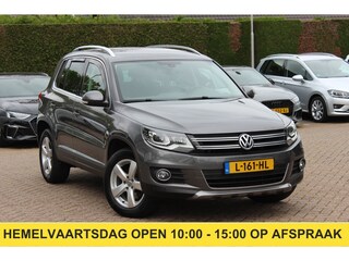 Volkswagen Tiguan 2.0 TSI Sport&Style 4Motion / Trekhaak / Android Auto / Parkeerhulp V+A / 17'' / Xenon / DAB / Navigatie / Stoelverwarming / Cruise Control