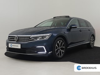 Volkswagen Passat Variant GTE Business 218pk | Panorama dak | Dodehoekdetectie | Achteruitrijcamera  | Navigatie | Adaptief cruise control | App connect | Stoelverwarming | 17"LMV