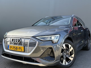 Audi E-tron BWJ 2021 55 quattro408 PK edition 95 kWh TREKHAAK | PANO | B&O | 360 CAM | FULL LED | ADAPTIVE CRUISE | SOH 91,1 | LEDER | STOELVERW. | ELEKTR. ACHTERKLEP | ELEKTR. STOELEN | HEAD-UP DISPLAY | NAVI | CLIMA | LMV | PDC