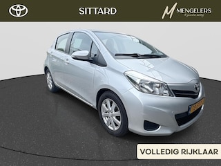 Toyota Yaris 1.3 VVT-i Aspiration |Automaat | Panoramadak | Trekhaak | 1e eigenaar