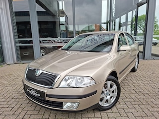 Skoda Octavia 1.6 ELEGANCE AUTOMAAT AIRCO LEDER LMV PDC