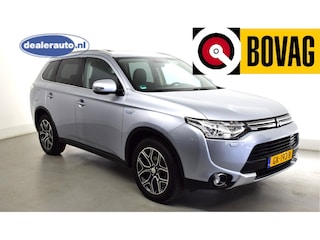 Mitsubishi Outlander 2.0 PHEV Limited Edition X-Line: 4wd, leder bekleding, privacy glas, 4 season banden, electrisch verstelbare bestuurderstoel, stuurflippers, airco, keyless entry , cruise c, achtercamera
