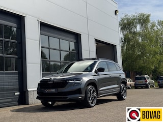 Skoda Karoq 1.5 TSI ACT Sportline Business | PANORAMADAK | 19 inch lichtmetalen velgen | Sportstoelen | Stoelverwarming |