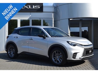Lexus LBX 2WD STOELVERW STUURVERW PARK-SENSOR BLIND-SPOT CARPLAY LENDESTEUN