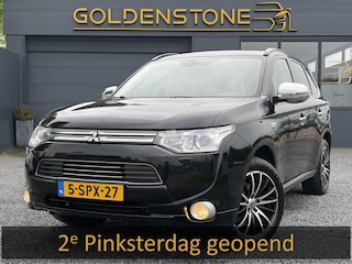 Mitsubishi Outlander 2.0 PHEV Instyle+ 1e Eigenaar,Schuifdak,Navi,Camera,Leder,Stoeverw,Stuurverw,Trekhaak,Keyless,PDC,Clima,Cruise,Extra Winter set,Apk tot 09-2026