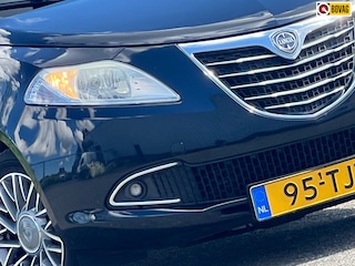 Lancia Ypsilon 0.9 TwinAir Platinum | Nero Vulcano | Airco/LMV/Blue&Me/PDC - Lekker fris!