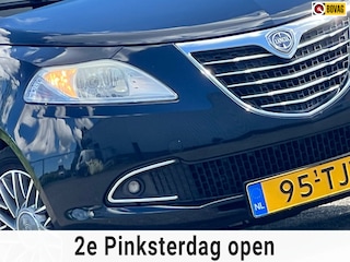 Lancia Ypsilon 0.9 TwinAir Platinum | Nero Vulcano | Airco/LMV/Blue&Me/PDC - Lekker fris!