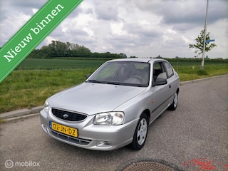 Hyundai Accent 1.3i nap nw apk koopje